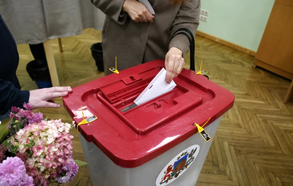 Изображение к статье: Лишь один из девяноста жителей ЛР занимается политикой. Зато товары из РФ бойкотирует каждый седьмой