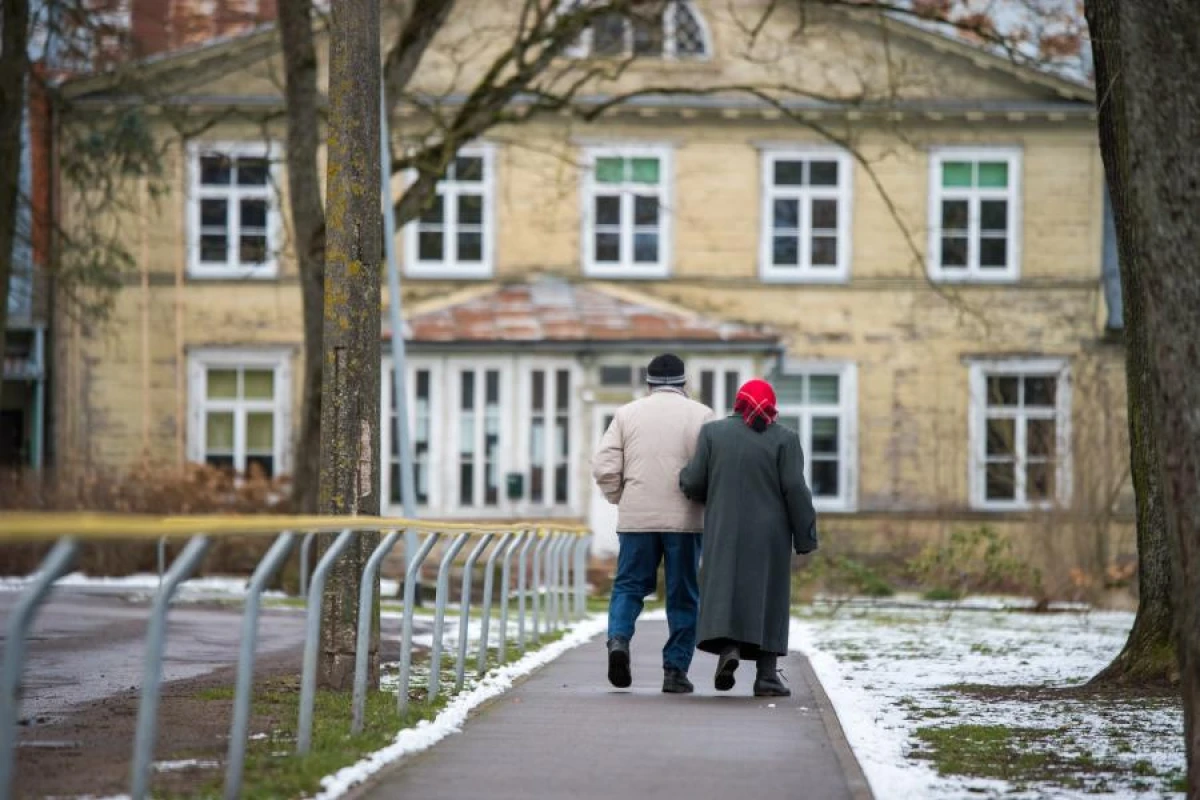 Изображение к статье: Пожилая пара