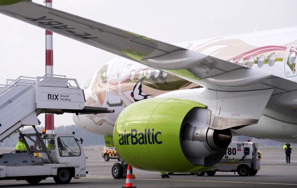 Самолет airBaltic