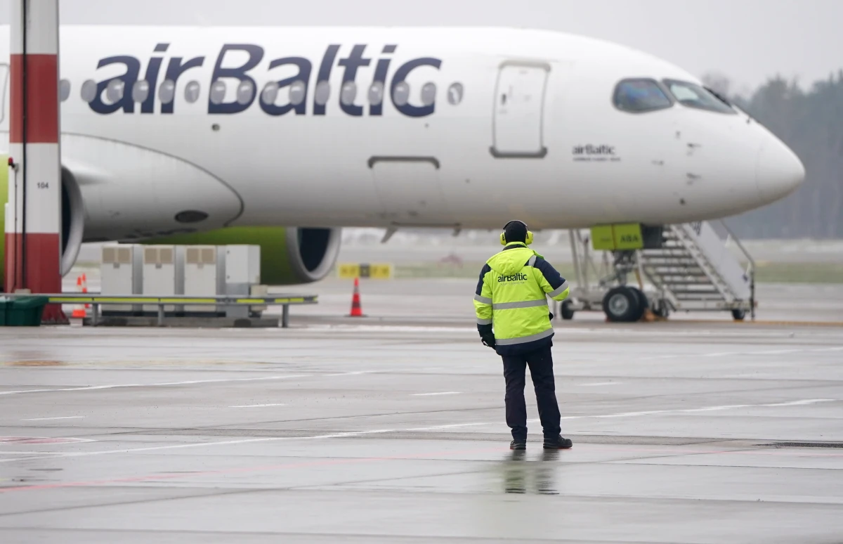 Изображение к статье: Самолет airBaltic