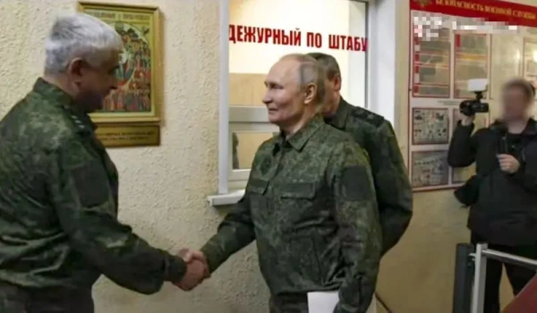 Изображение к статье: Путин в военной форме
