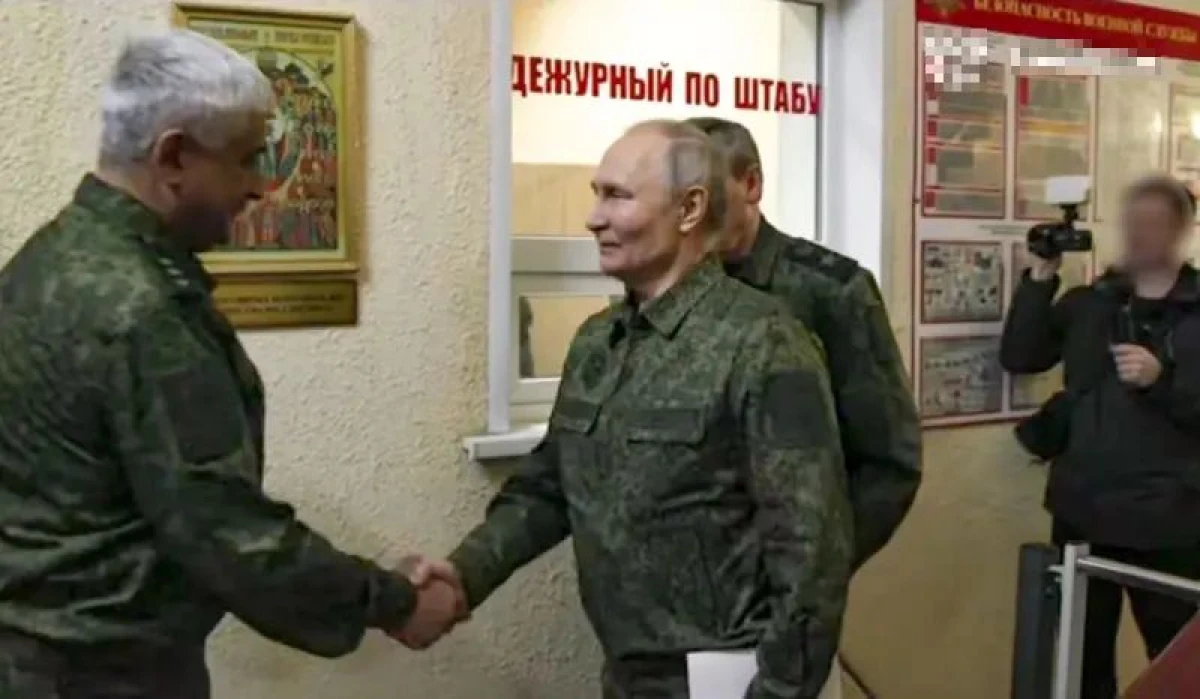 Изображение к статье: Путин в военной форме
