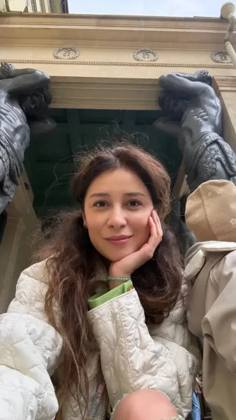 Равшана Куркова показала редкие фото с детьми во время поездки в Петербург