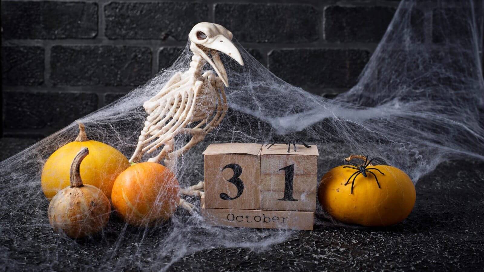 halloween-background-with-wooden-calendar-e1572549095719.jpg