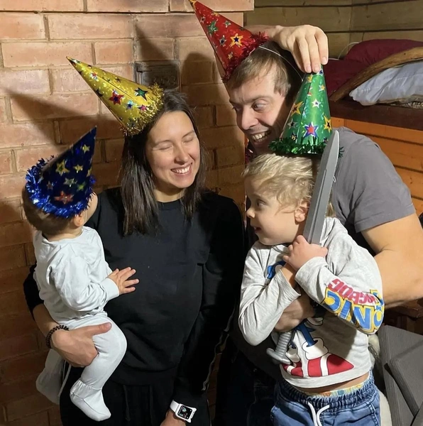 Юлия Мартынова и Александр Ильин с детьми