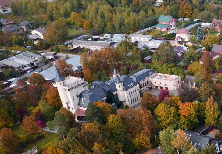 Замок Аллы Пугачевой и Максима Галкина* 