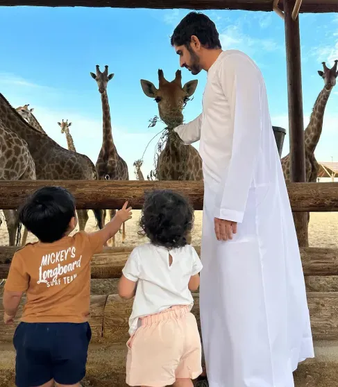 Шейх Хамдан бен Мухаммед Аль Мактум с семьёй