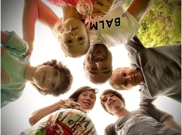 Елена и Роман Товстик с детьми