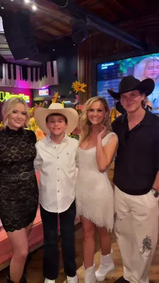 Риз Уизерспун с детьми