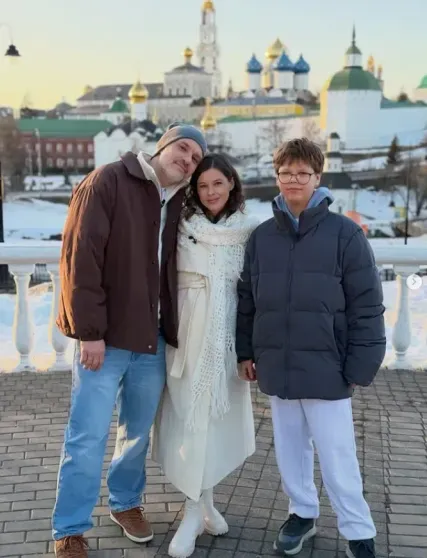 Катерина Шпица с сыном и Руслан Панов