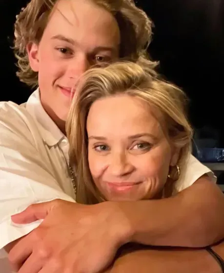 Риз Уизерспун с сыном Диконом