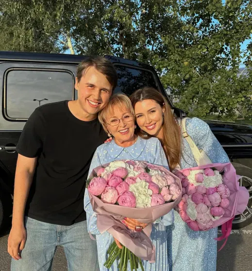 Старшие дети Анастасии Заворотнюк и её мать