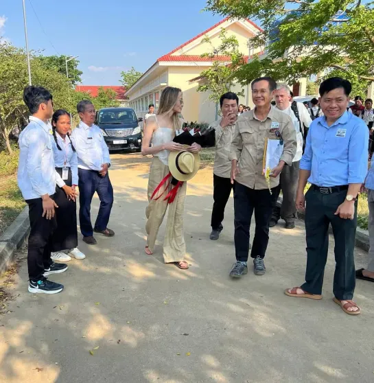 Анджелина Джоли