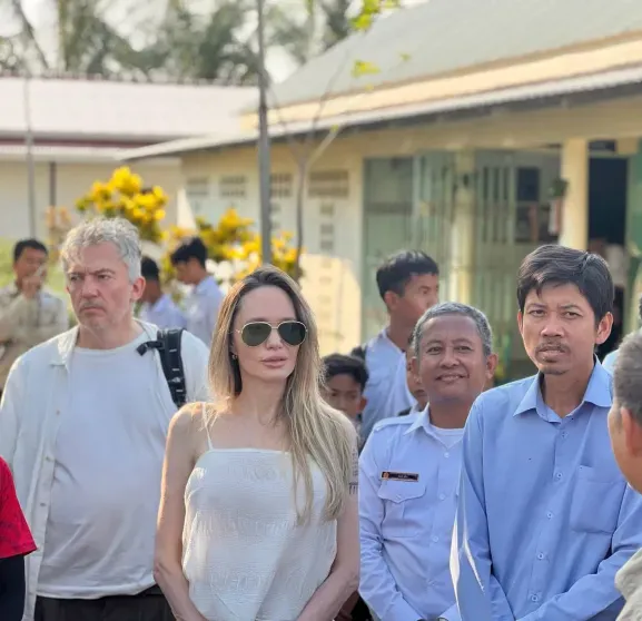 Анджелина Джоли