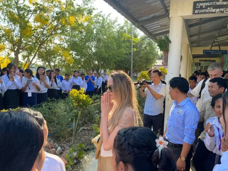 Анджелина Джоли