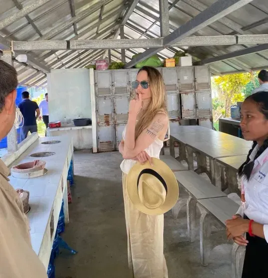 Анджелина Джоли