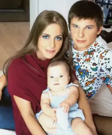 Юлия Барановская и Андрей Аршавин с дочерью