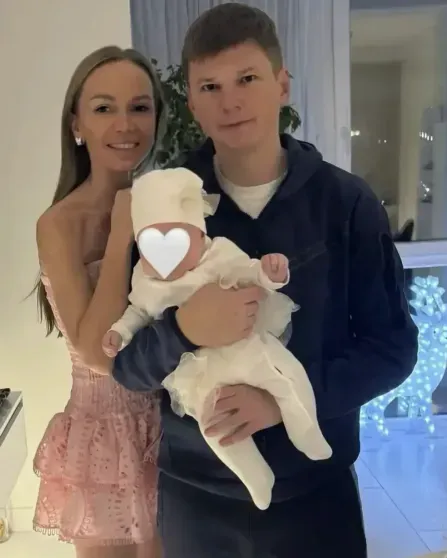 Анна Петрушина и Андрей Аршавин с дочерью