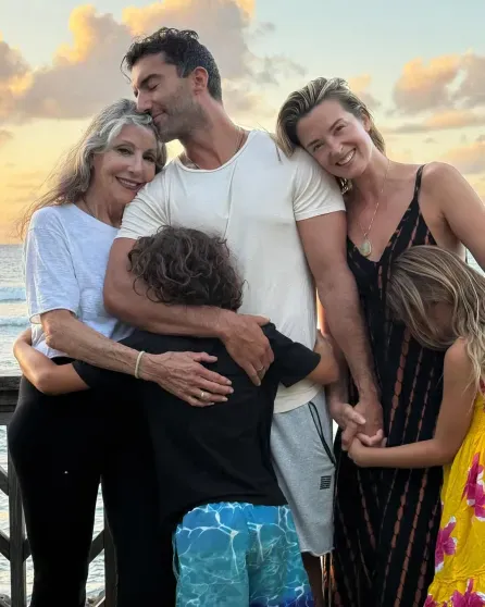 Джастин Бальдони с семьёй