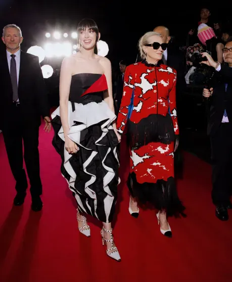 Энн Хэтэуэй и Мэрил Стрип