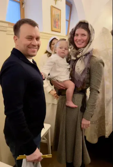 Анастасия Задорожная с мужем и дочерью