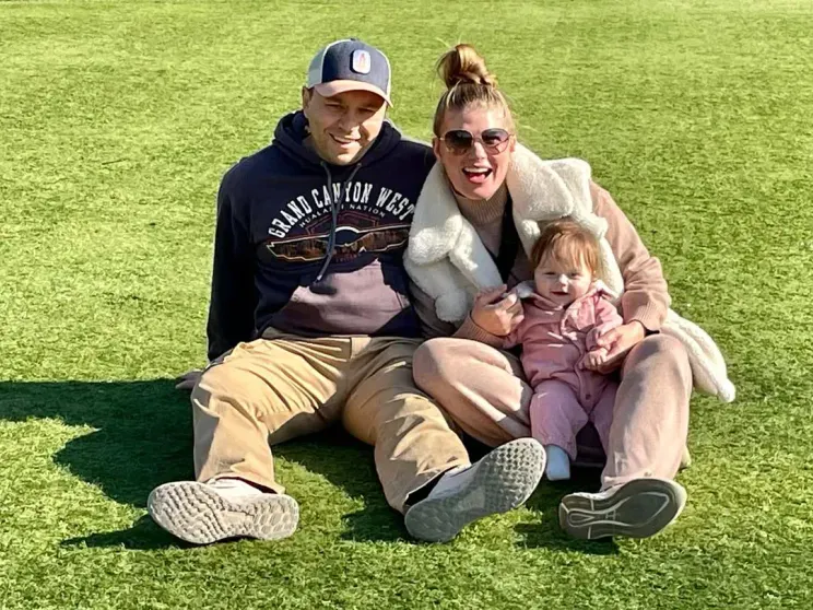 Анастасия Задорожная с мужем и дочерью