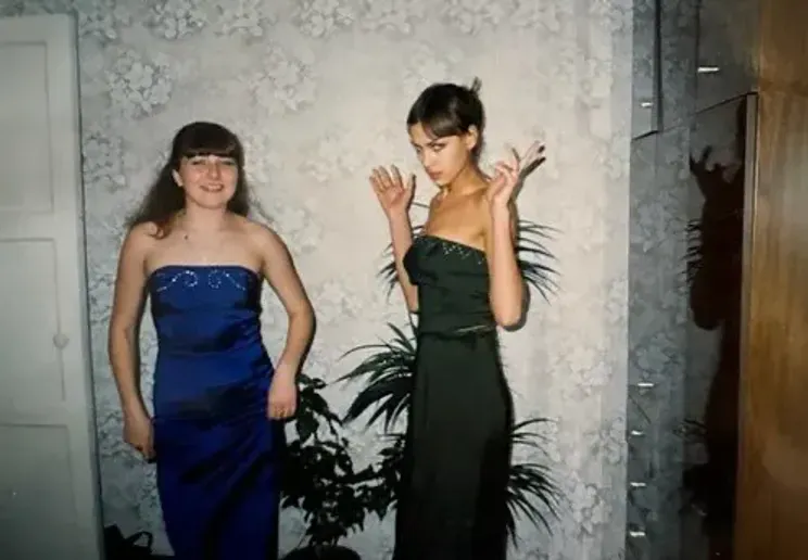 Ирина Шейк с подругой