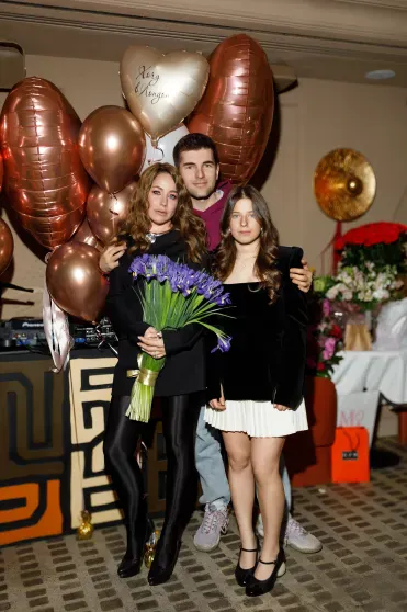 Yulia Baranova with her daughter and Dmitry Borisov