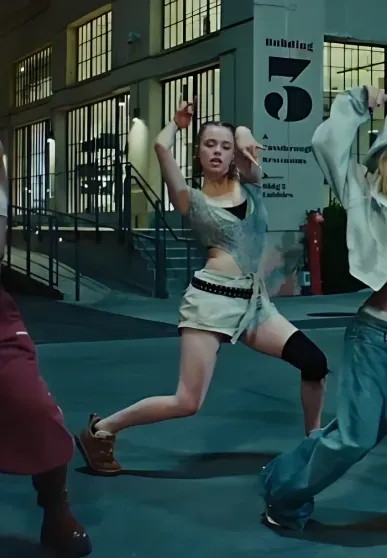 Шайло Джоли в клипе