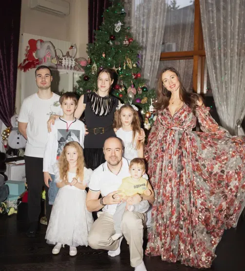 Roman Tovstik with his ex-wife Yelena and children