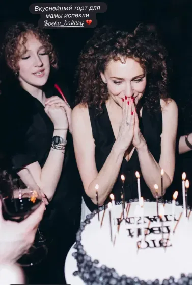 Ksenia Rappoport with her daughter Sofia