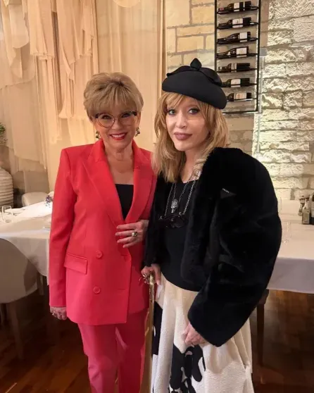 Алла Пугачёва с подругой