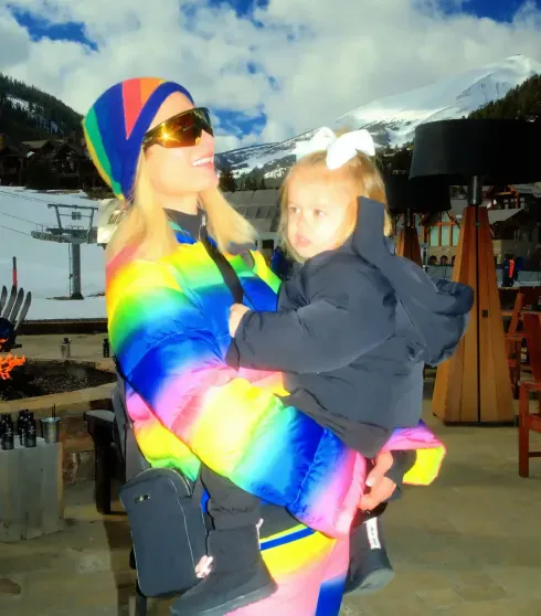 Пэрис Хилтон с дочерью Лондон