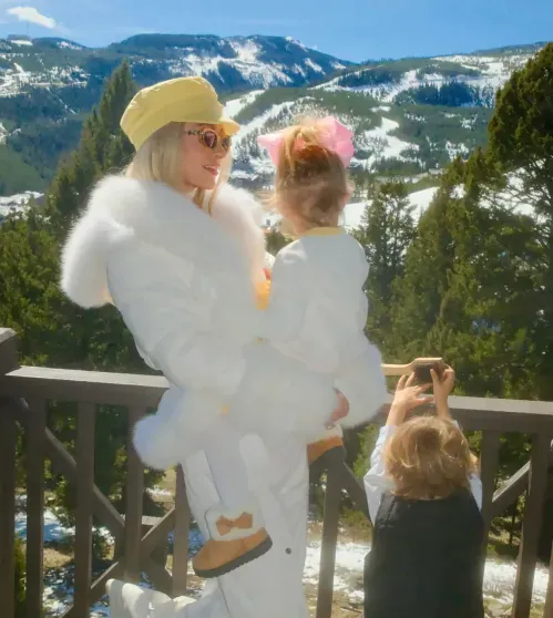 Пэрис Хилтон с детьми