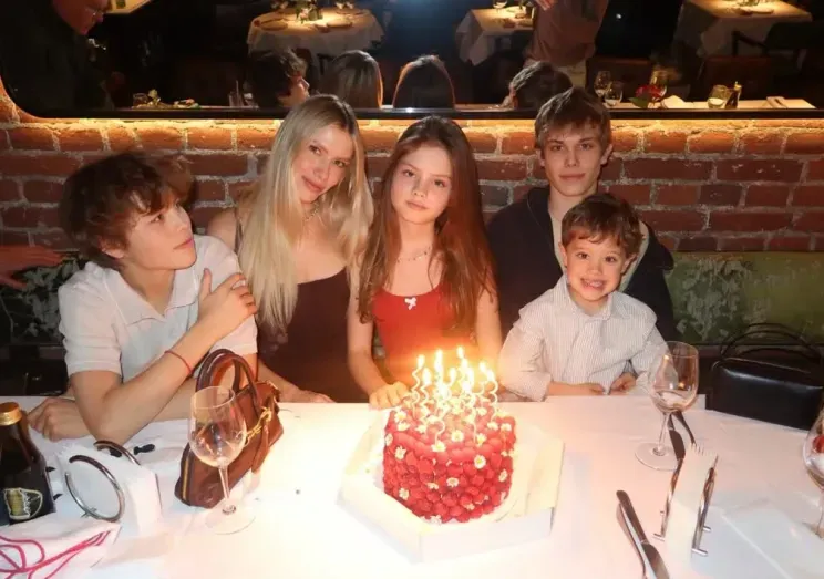 Елена Перминова с детьми