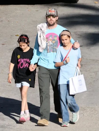 Ryan Gosling with Daughters