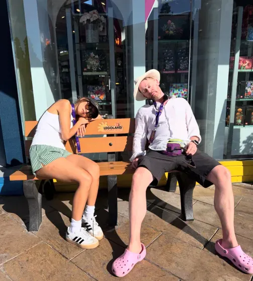 Бренда Сонг и Маколей Калкин