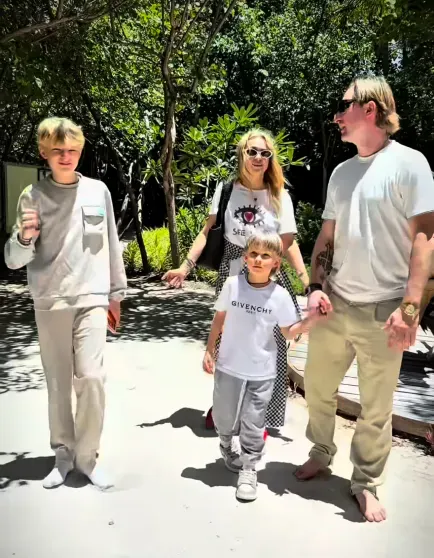 Yana Rudkovskaya and Evgeni Plushenko with their children