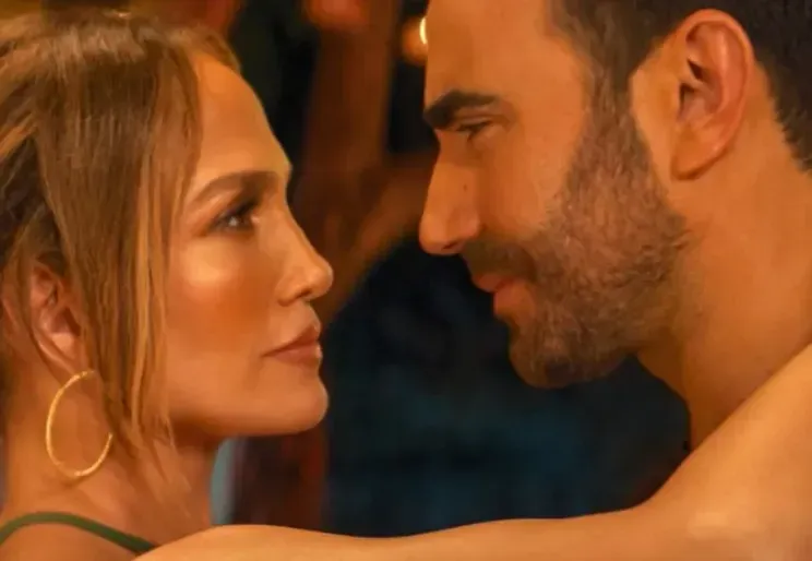 Кадр из фильма "Офисный роман"