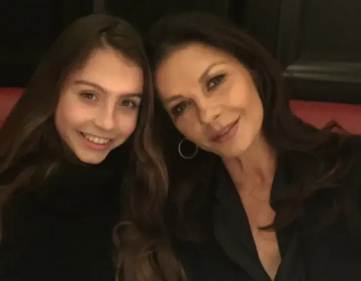 Кэтрин Зета-Джонс с дочерью