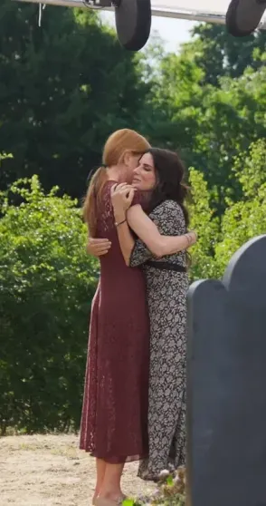 Сандра Буллок и Николь Кидман на съёмках фильма "Практическая магия 2"