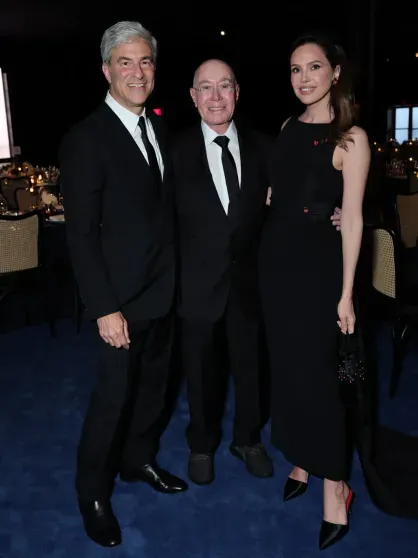 Дэвид Геффен и Даша Жукова с гостем мероприятия