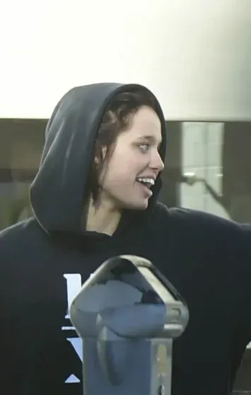 Шайло Джоли с другом