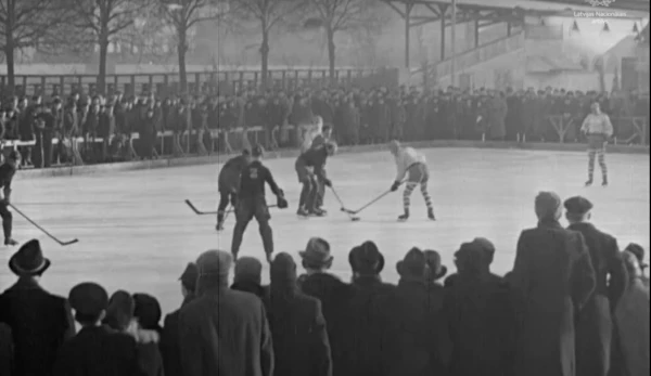 Трус не играет в хоккей: киножурнал «Советская Латвия» за 1946 год