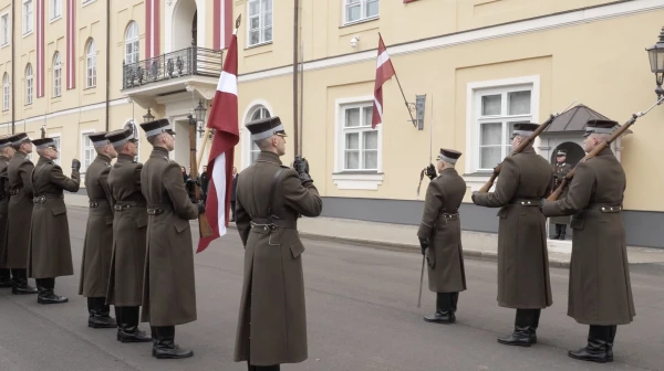 Торжественная смена почетного караула у Рижского замка