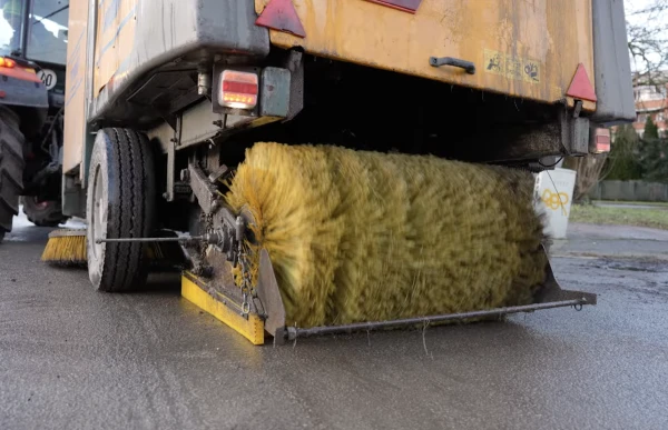 Снега нет, но Ригу все равно надо чистить