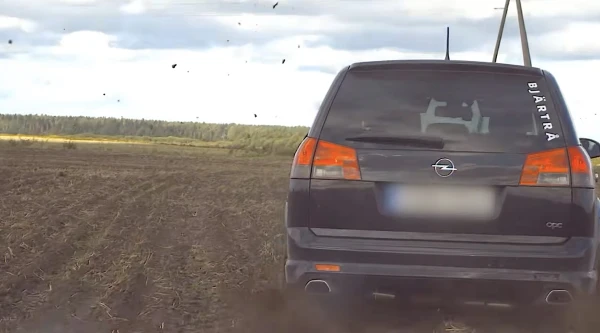 Скорость 197 км/ч, погоня через поле и спрятанный Opel: под Вентспилсом задержали водителя после преследования